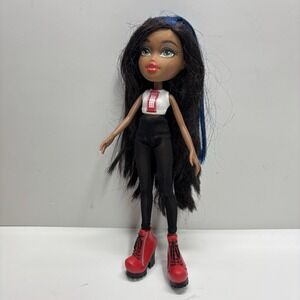 Bratz Doll Study Abroad Sasha To UK London 2015 10" Tall Red Shoes